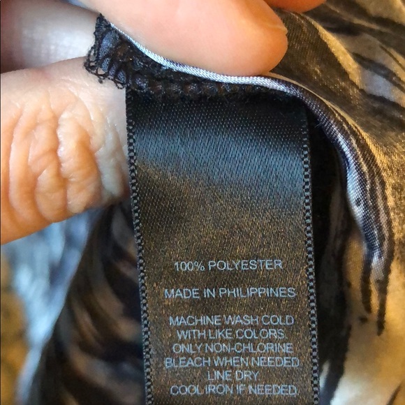 BUNDLE 3/$20 Express size medium high low dress - Picture 3 of 3